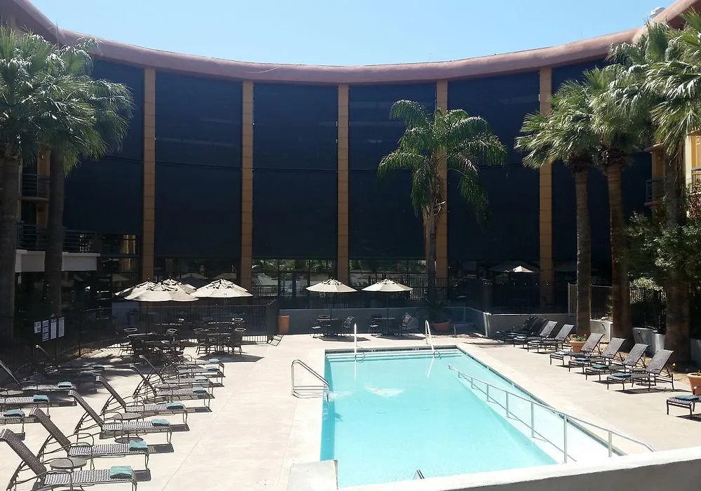 Embassy Suites By Hilton Phoenix Biltmore Hotel