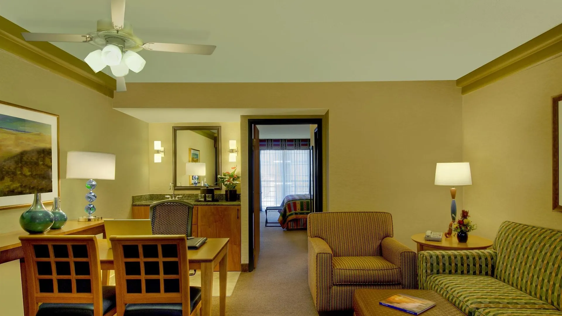 Hotel Embassy Suites By Hilton Phoenix Biltmore