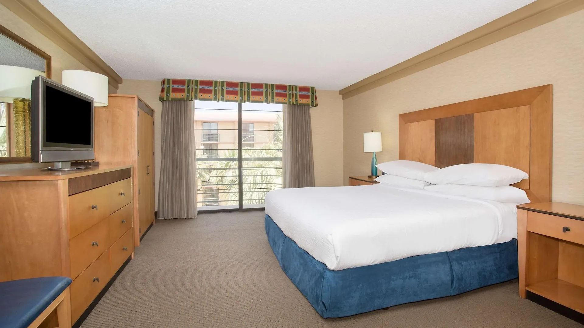 Embassy Suites By Hilton Phoenix Biltmore