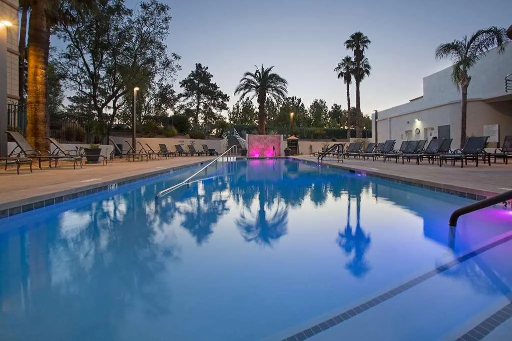 Embassy Suites By Hilton Phoenix Biltmore 3*,