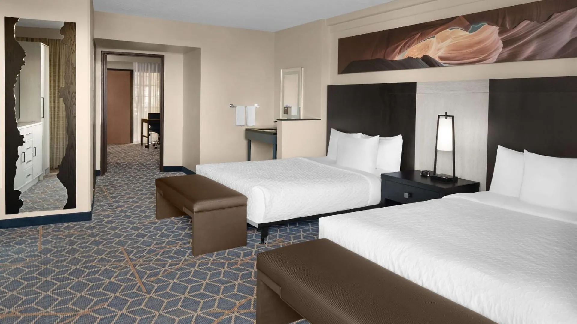 Embassy Suites By Hilton Phoenix Biltmore