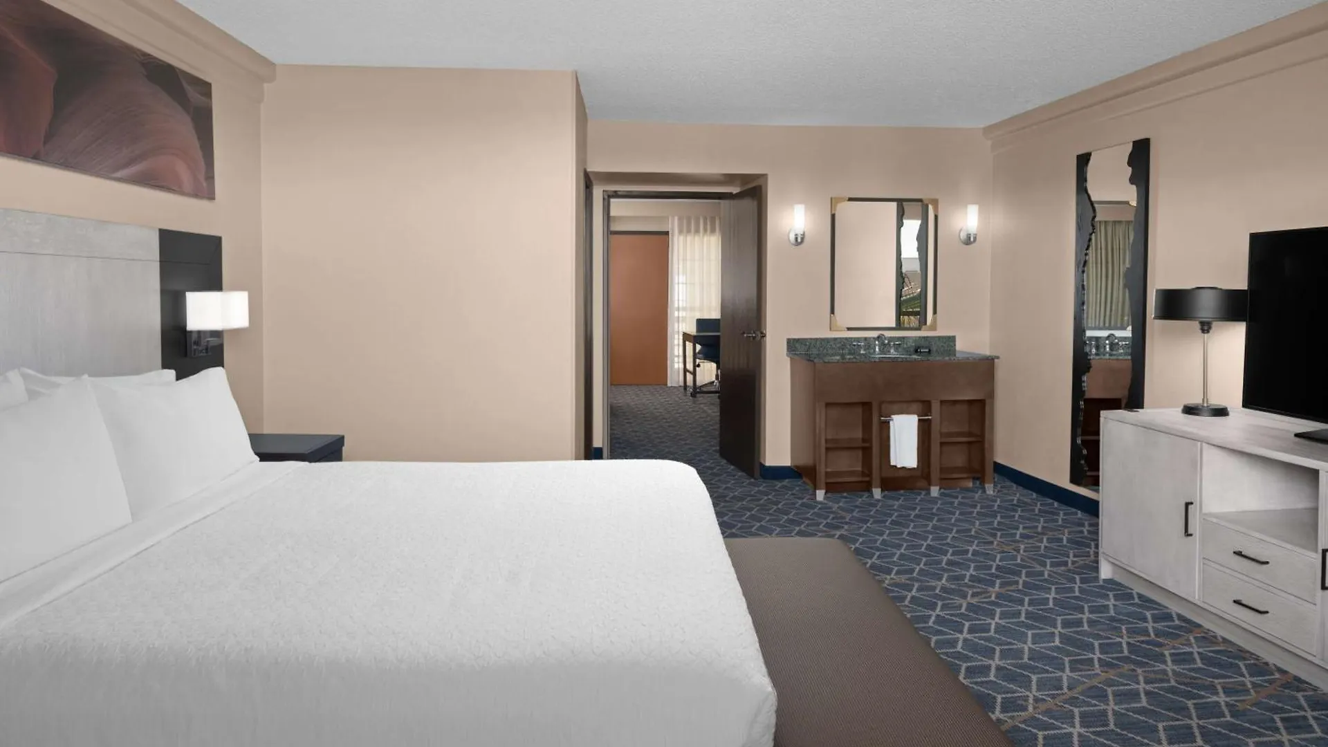 Hotel Embassy Suites By Hilton Phoenix Biltmore