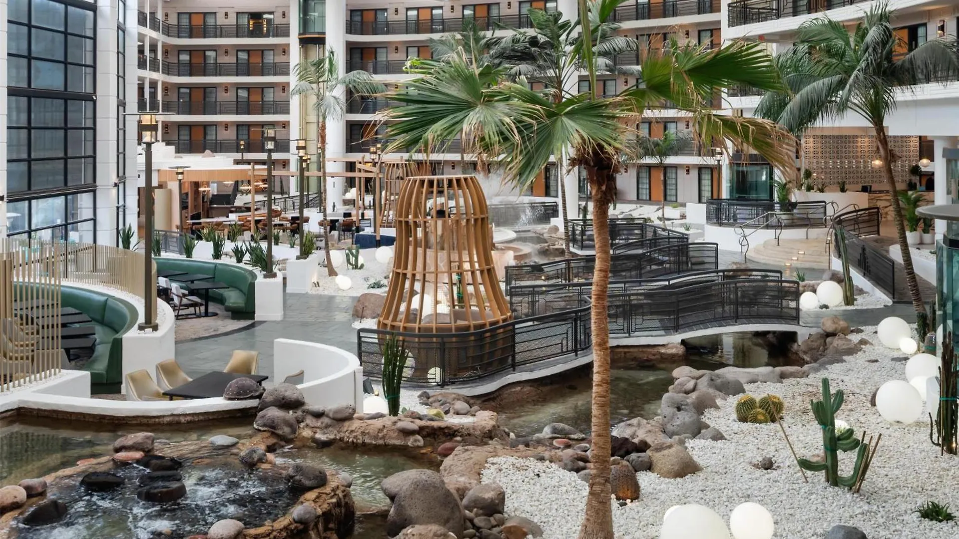 Embassy Suites By Hilton Phoenix Biltmore Hotel