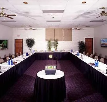 Embassy Suites By Hilton Phoenix Biltmore Hotel