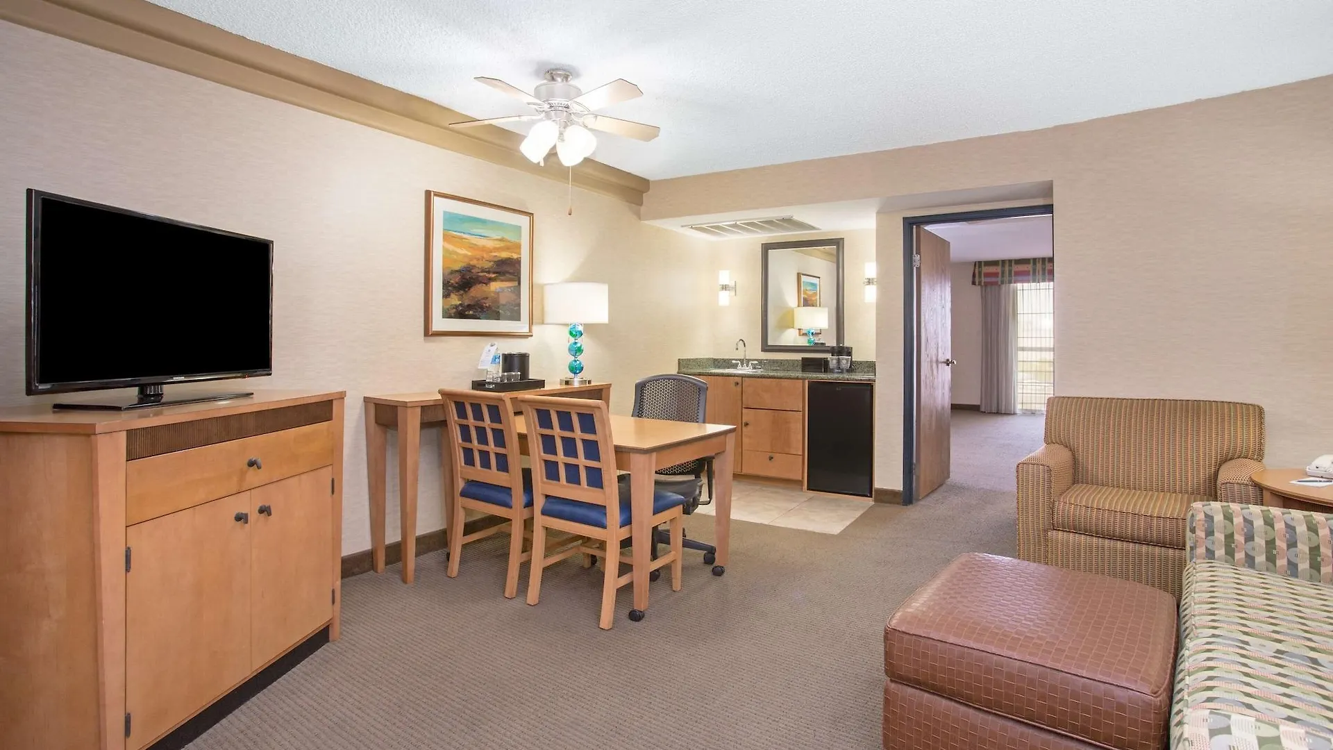 Hotel Embassy Suites By Hilton Phoenix Biltmore