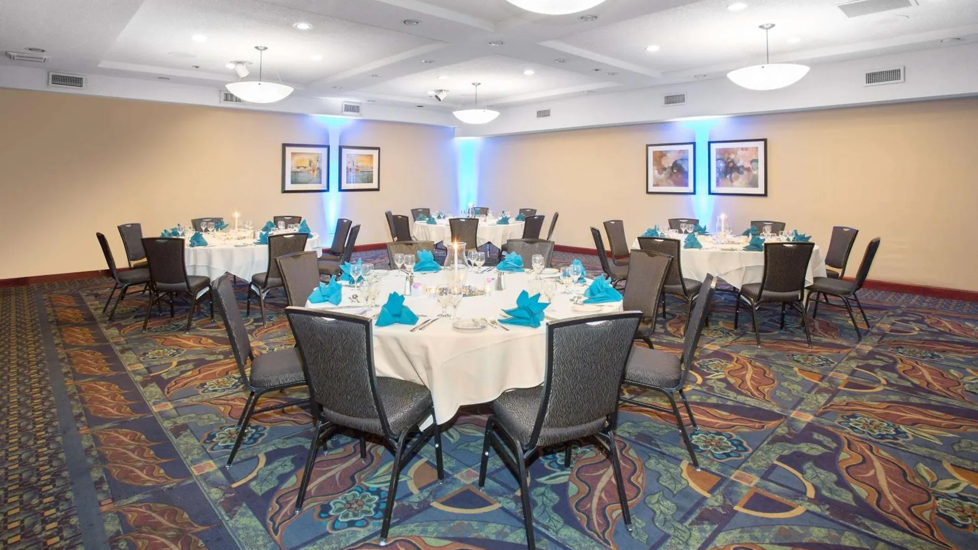 Embassy Suites By Hilton Phoenix Biltmore 3*,