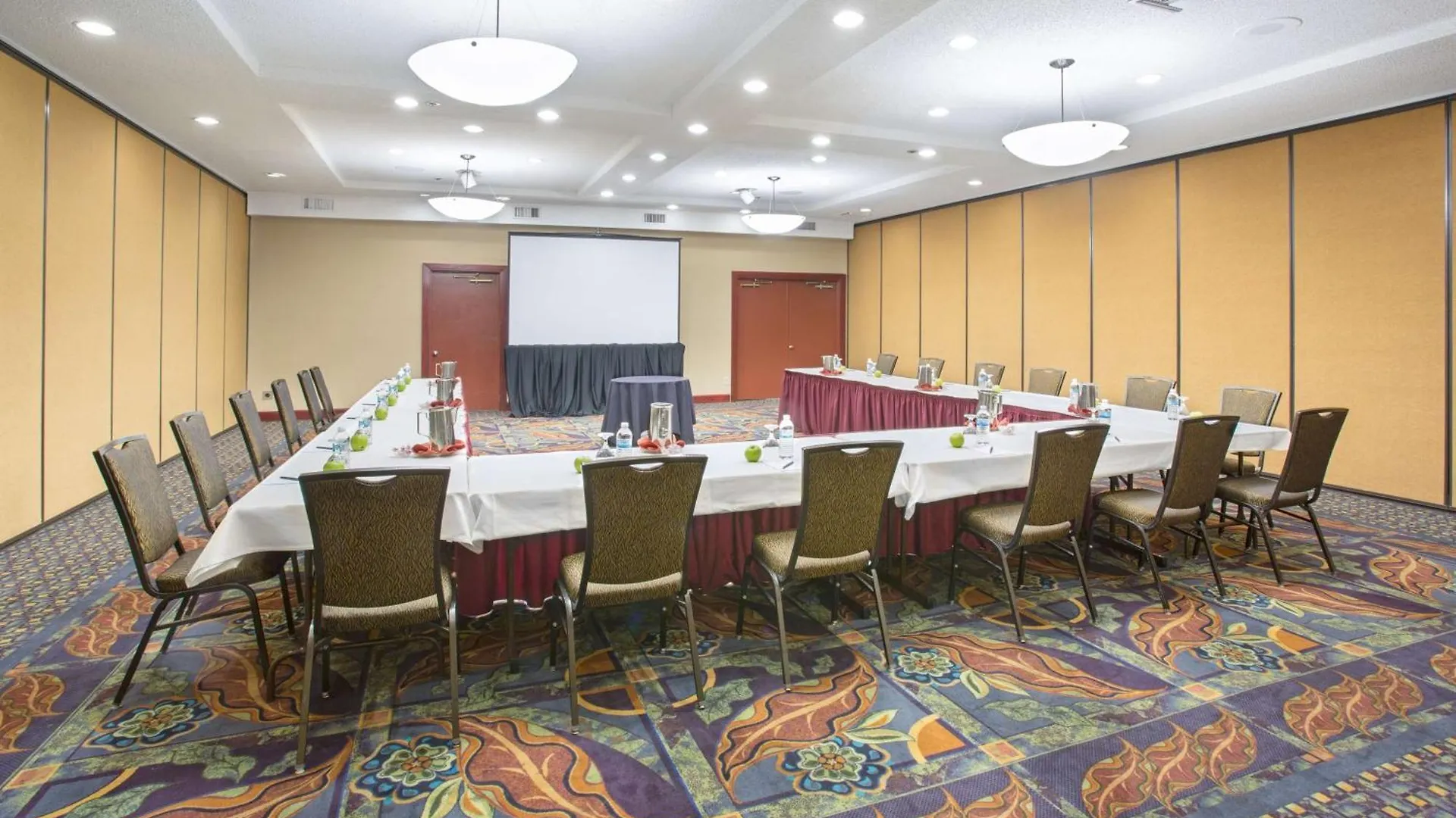 Embassy Suites By Hilton Phoenix Biltmore Hotel