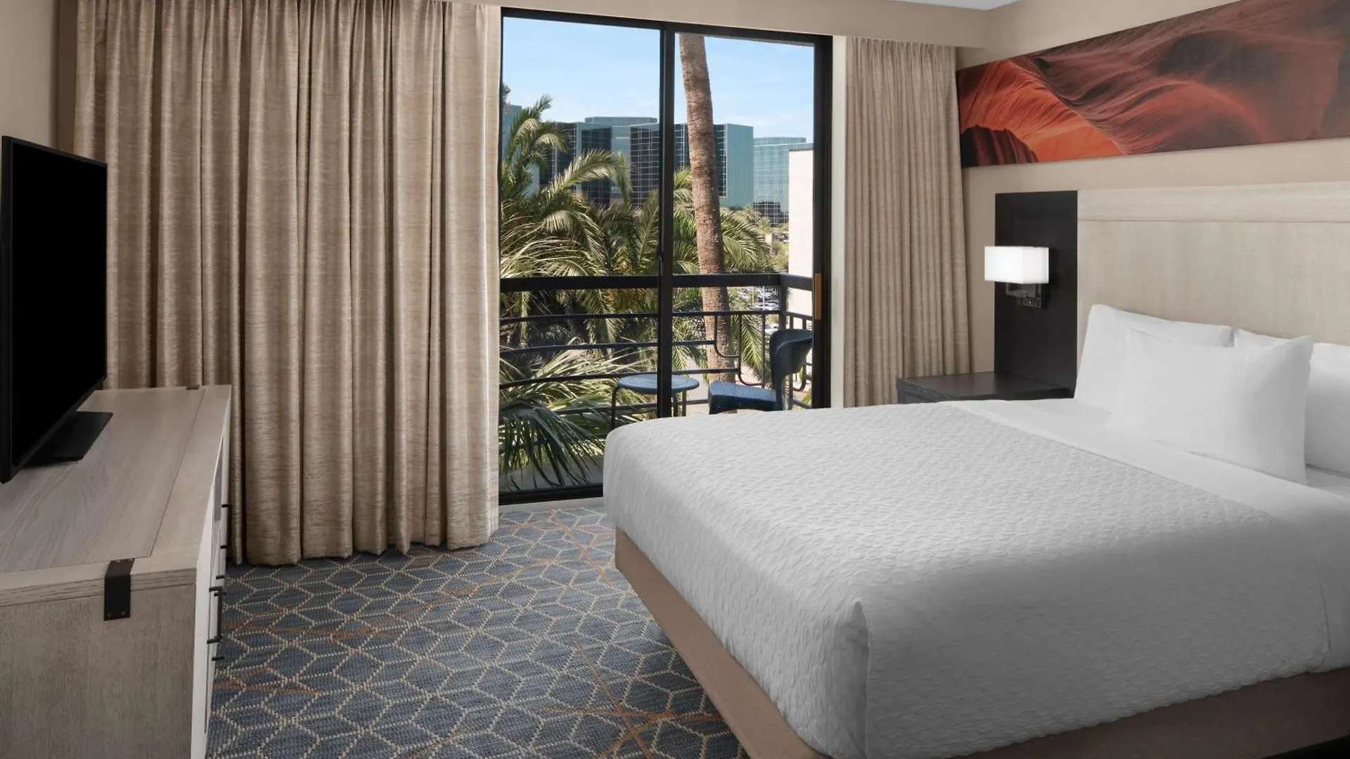 Embassy Suites By Hilton Phoenix Biltmore Hotel