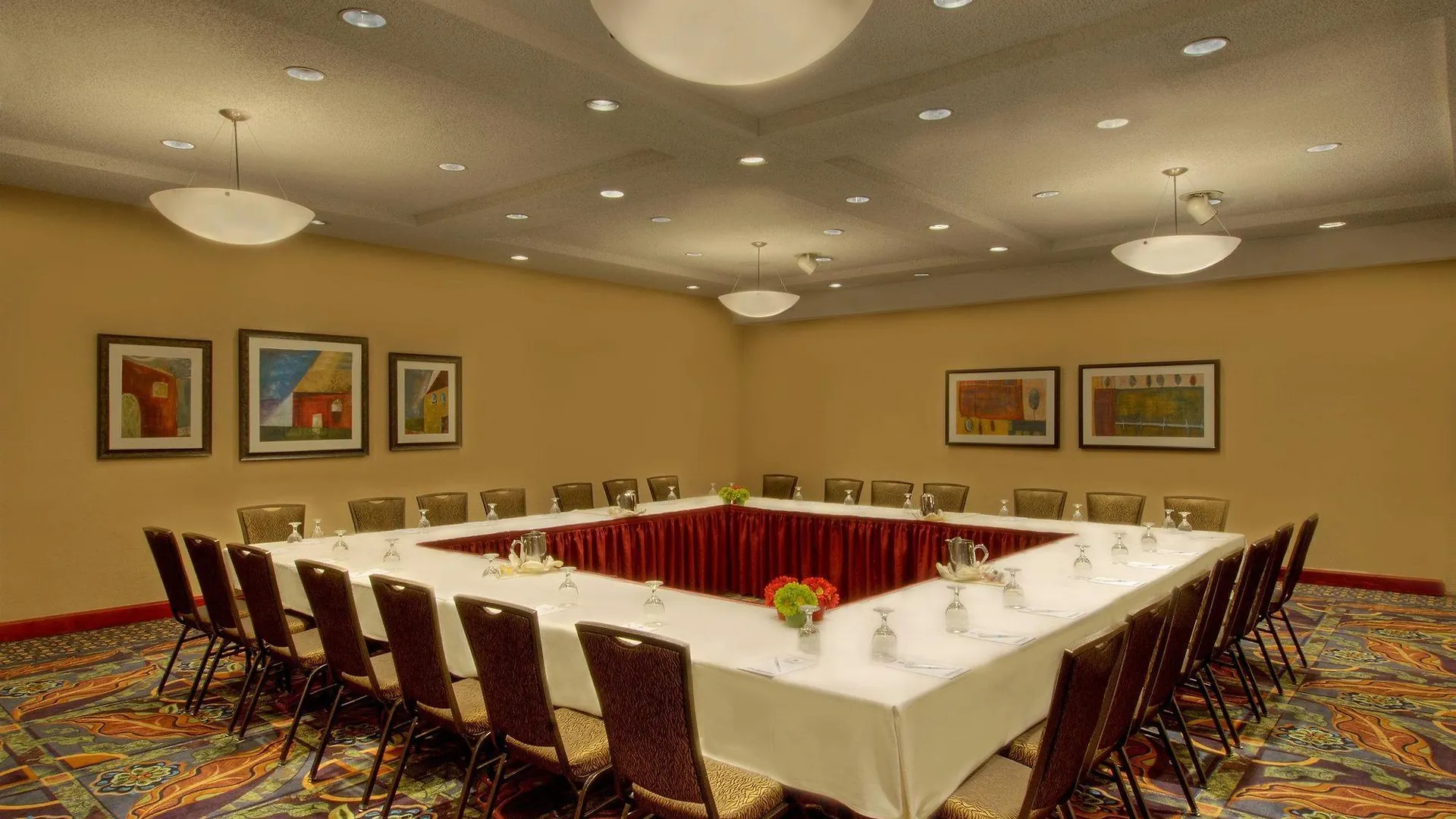 Hotel Embassy Suites By Hilton Phoenix Biltmore