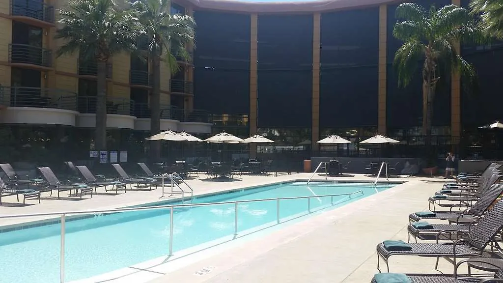 Embassy Suites By Hilton Phoenix Biltmore 3*,