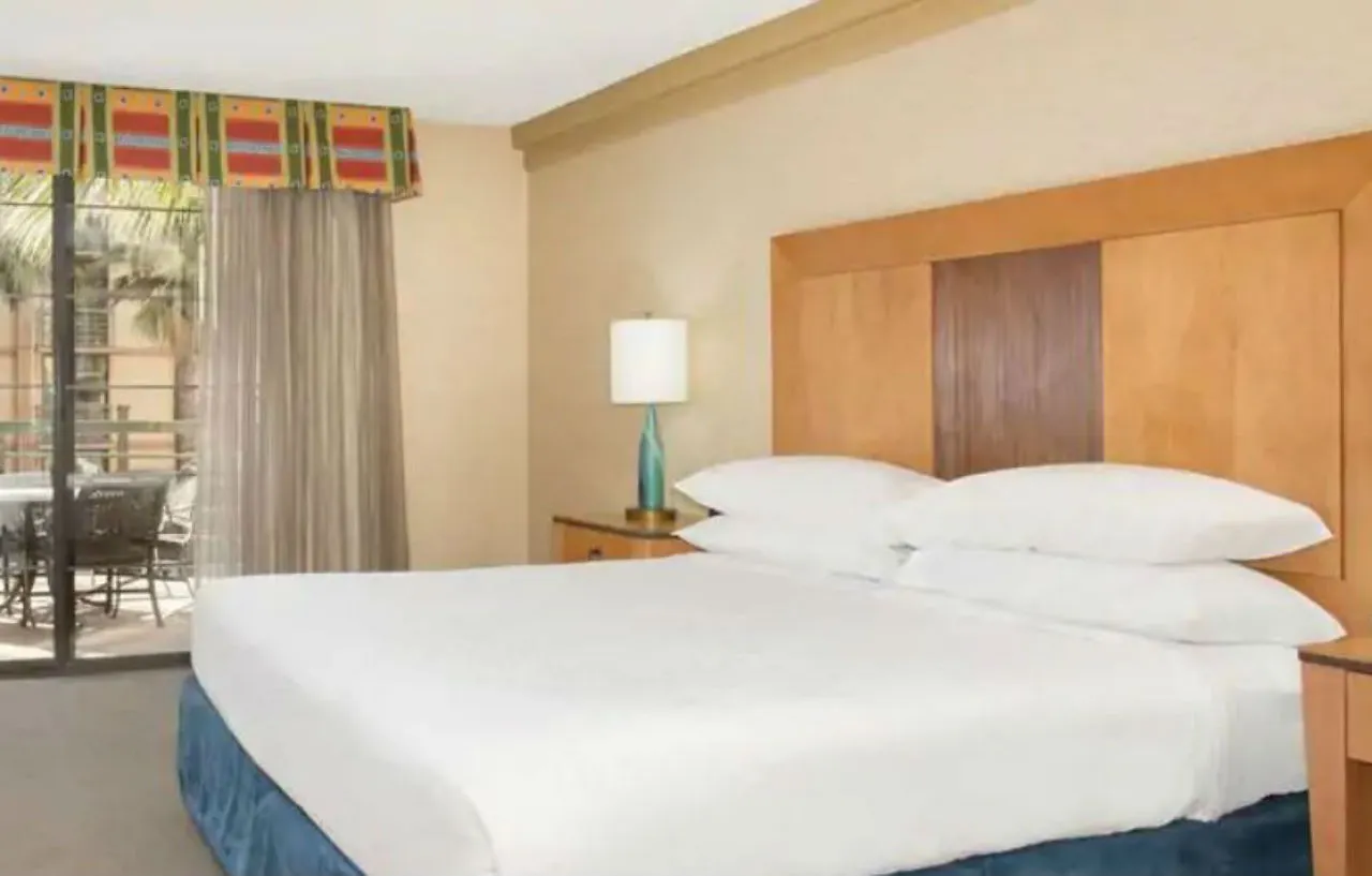 Embassy Suites By Hilton Phoenix Biltmore 3*,